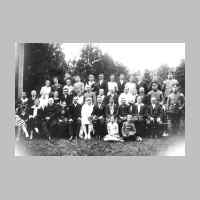 022-0445 Gruppenbild bei der Hochzeit von Otto Till und Luise, geb. Birkhahn, in Goldbach um 1930.jpg